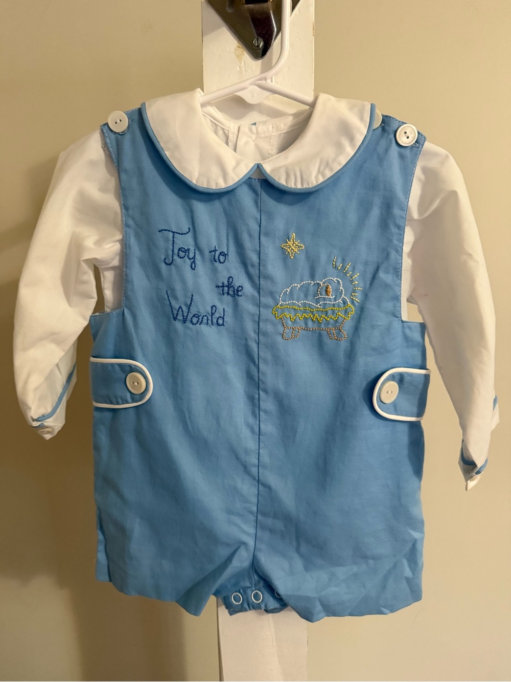 Remember Nguyen “Joy to the World” Christmas Outfit